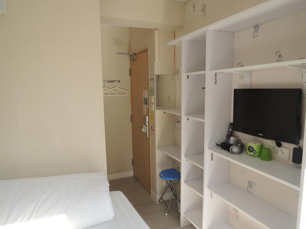 Sunrise Royal - Boutique Hostel Цзюлун Экстерьер фото